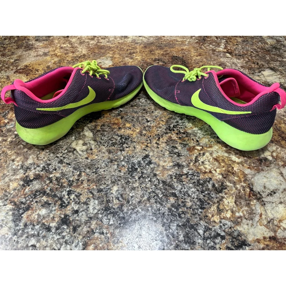 Nike Roshe One Women’s Sneakers